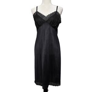 Vtg Vassarette Slip Size S/M Black Nylon Lace 60s 70s Lingeriecore Goth Nightie